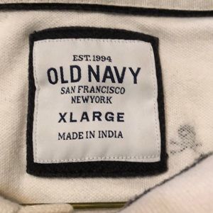 Old Navy Skull & Crossbones Polo in white. Size XL